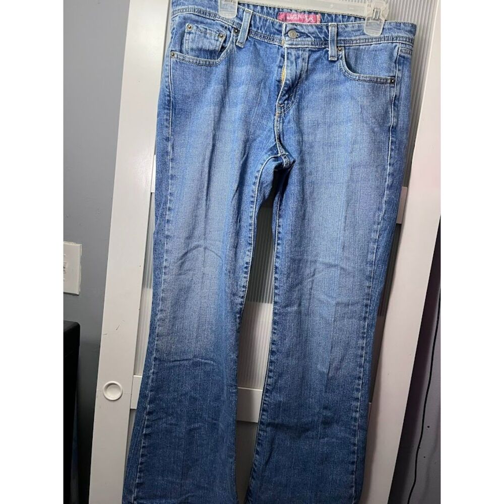PC_Superlow Bootcut Levi's 518 Juniors Size 11S Medium Wash